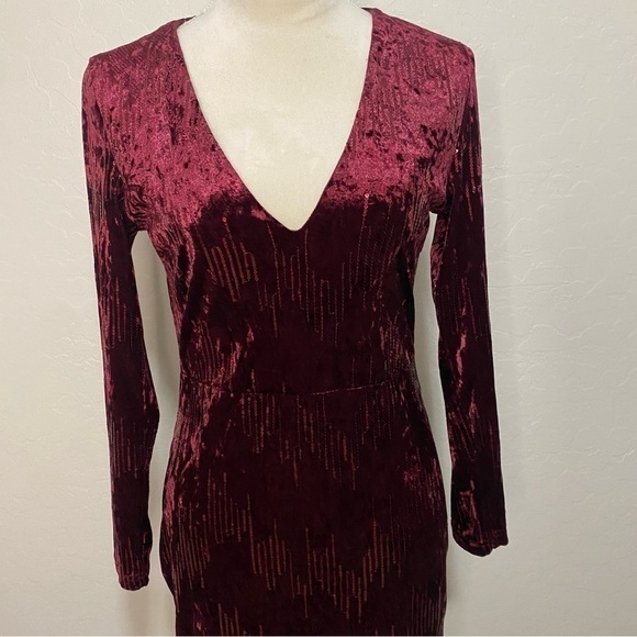 Charlotte Russe Maroon Sequined Velvet Long Sleeve Sparkly Mini Dress Size M - Picture 2 of 10